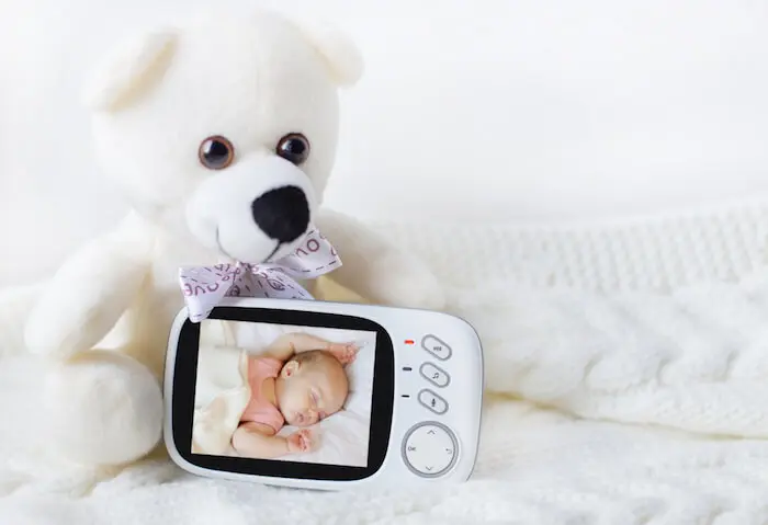 Motorola Comfort75-2 Monitor de video para bebé, cámara inalámbrica para  bebés con control remoto, zoom digital, sensor de temperatura, pantalla LCD  a