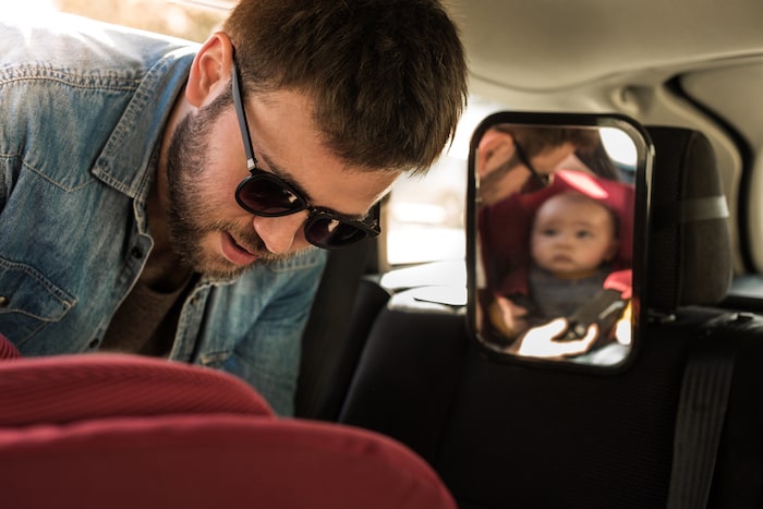 espejo para ver al bebé en el coche
