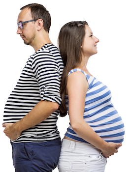 mujer y hombre embarazados